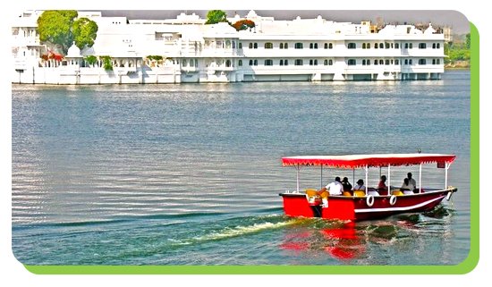 udaipu boat ride on lake pichola